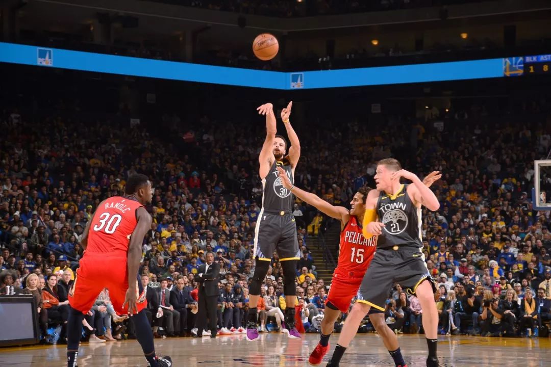  库里三分雨倾盆勇士碾压鹈鹕收获连胜