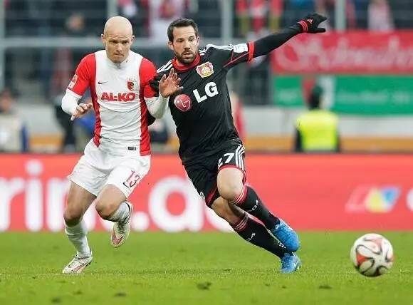  霍芬海姆边路突破犀利，速度优势撕开对手防线